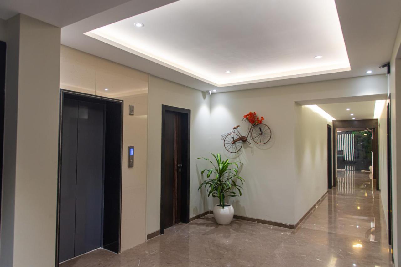 ורנאסי Hotel Royal Livin מראה חיצוני תמונה