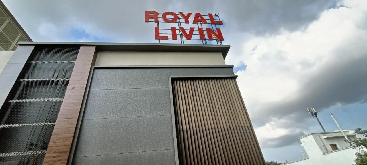 ורנאסי Hotel Royal Livin מראה חיצוני תמונה