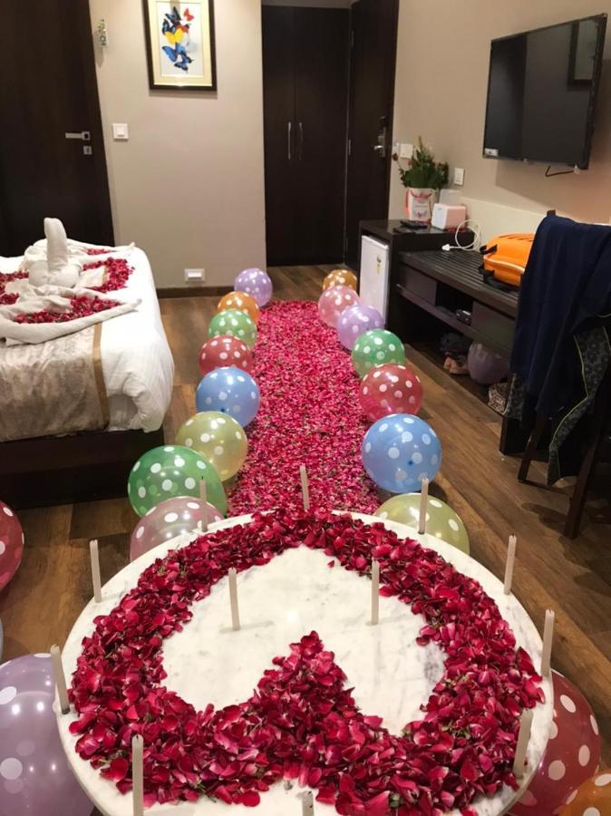 ורנאסי Hotel Royal Livin מראה חיצוני תמונה